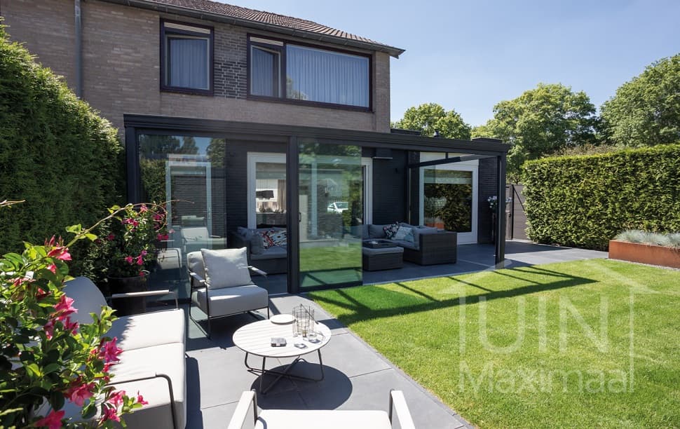 Véranda anthracite meubles lounge herbe Véranda anthracite meubles lounge herbe