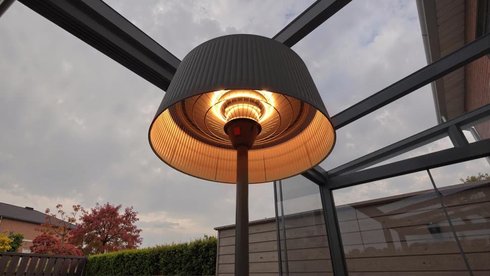 Gros plan sur le chauffe-terrasse Gros plan sur le chauffe-terrasse