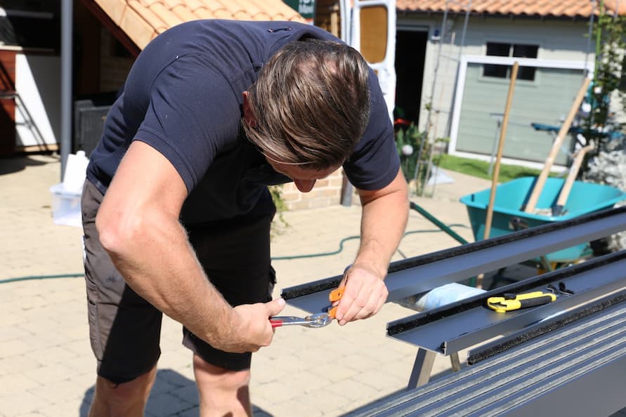 Découpe et montage des profilés en U sur mesure u-profiel
